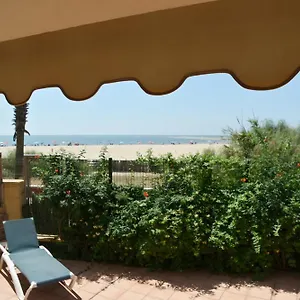 Alcaudón By Homa , Isla Canela Espanha